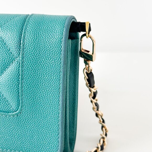 CHANEL Teal Quilted Leather Bag - Picture 4 of 16